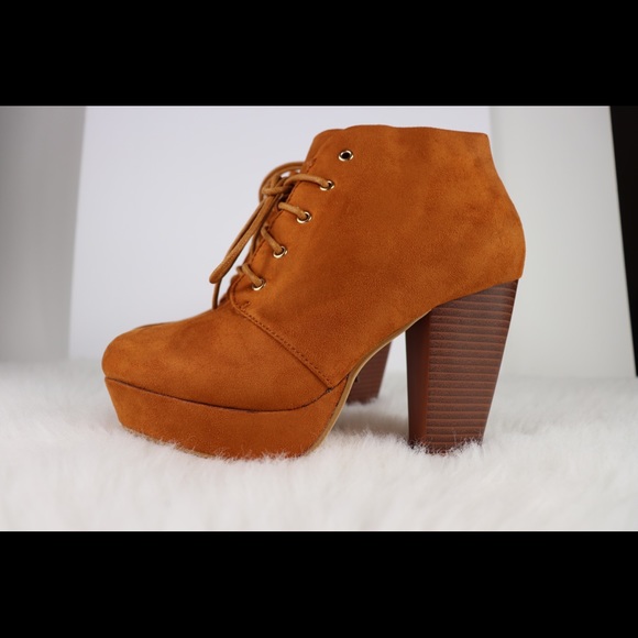 ALMOND TOE PLATFORM LACE UP HEELS - Picture 3 of 6